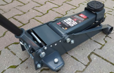 Домкрат гидравлический подкатной Torin T830023-RAL7016 Домкрат гидравлический подкатной Torin T830023-RAL7016